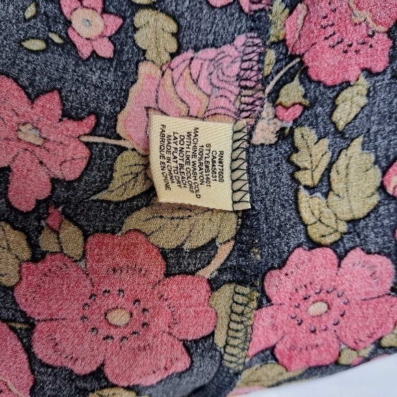 SALTWATER Luxe Floral Cropped Button down shirt - Picture 8 of 10